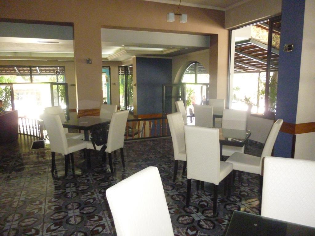 Joy Hotel Sarandë 외부 사진
