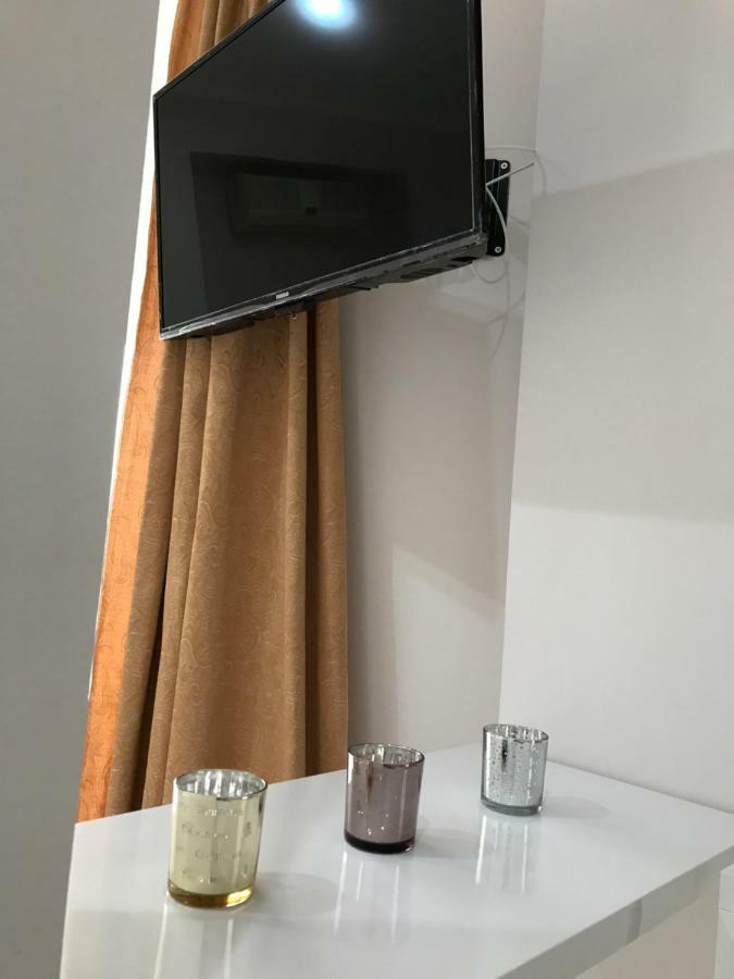 Joy Hotel Sarandë 외부 사진