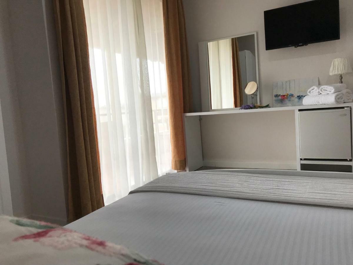 Joy Hotel Sarandë 외부 사진