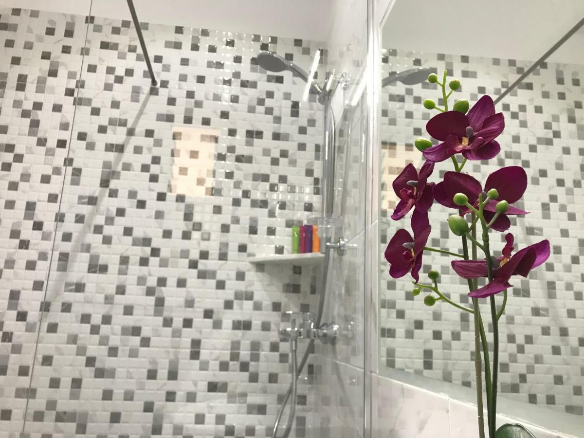 Joy Hotel Sarandë 외부 사진