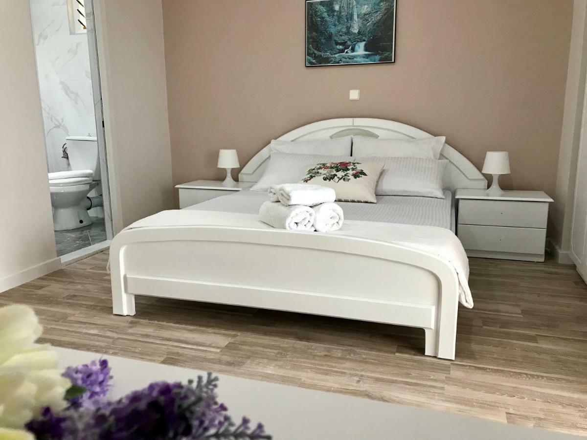 Joy Hotel Sarandë 외부 사진